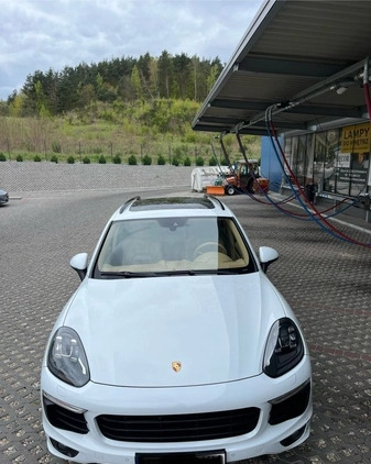 Porsche Cayenne cena 229000 przebieg: 175000, rok produkcji 2017 z Gdańsk małe 781